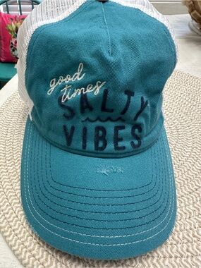 Women’s Salt Life Good Times Salty Vibes baseball cap.  Great condition